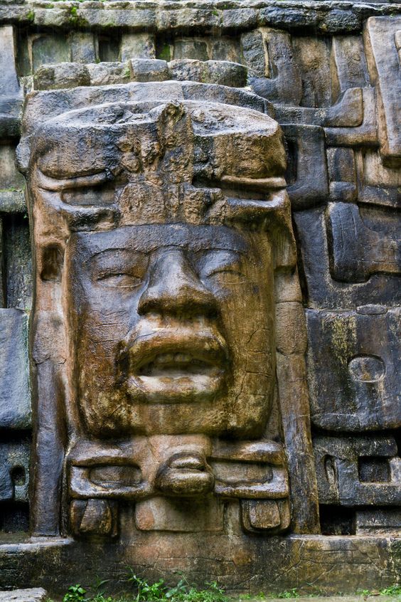 Viator Photo ID: 114950 / Orig name: shutterstock_169275158_lamanai.jpg / Source Type: Shutterstock / Source ID: 169275158 / Desc: Lamanai Mayan Ruins, Belize / Tags: lamanai, mask temple, belize / Uploaded by: amora /